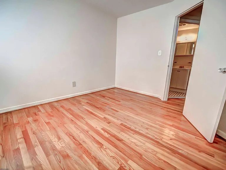 HIckory Heights Apartments — Photo 19