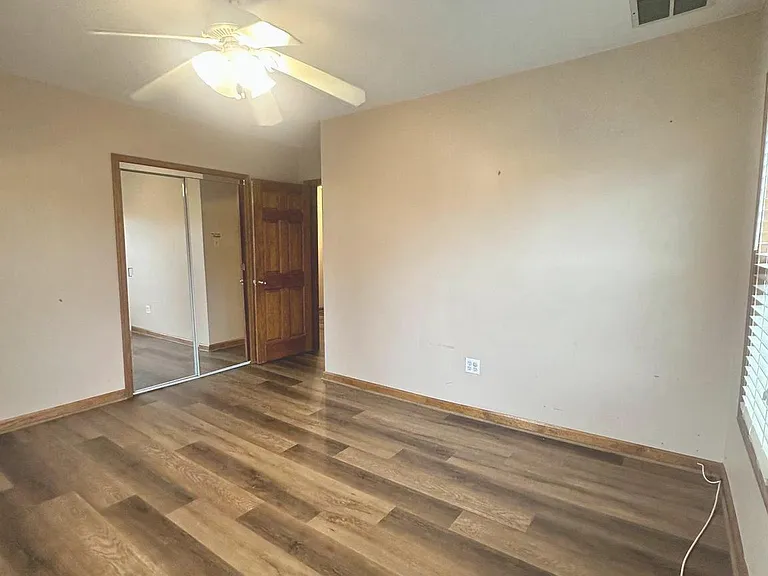 700 Schiller Ave — Photo 16