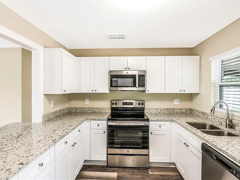 3526 Martell St — Photo 3