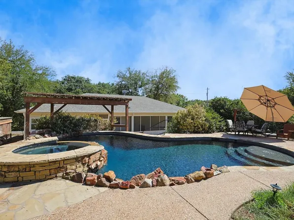 172 Cherokee Blvd, Pottsboro, TX 75076