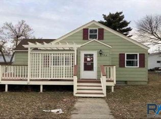 703 5th St, Britton, SD 57430