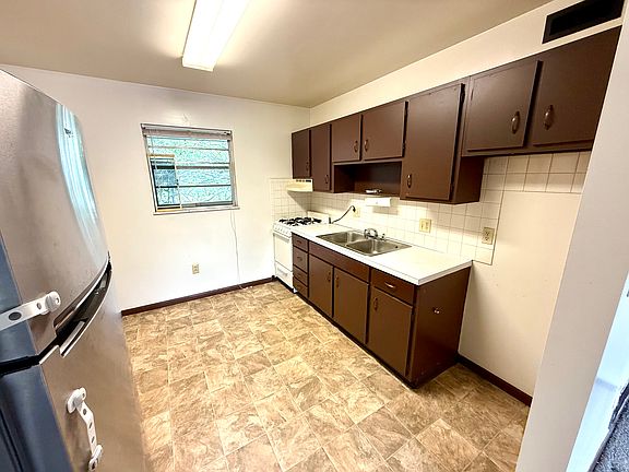 2nd image of 1548 Glenn Ave APT D