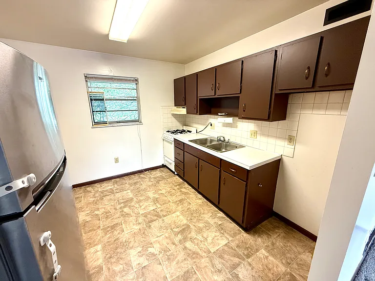 1548 Glenn Ave #D — Photo 2