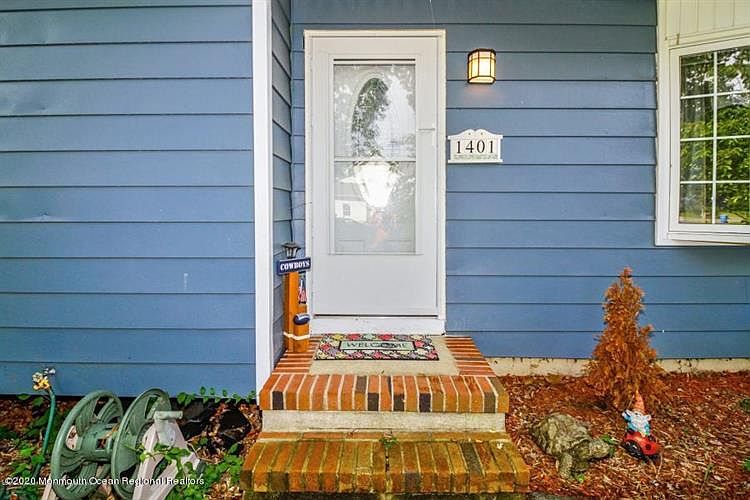 2nd image of 1401 Oakdale St