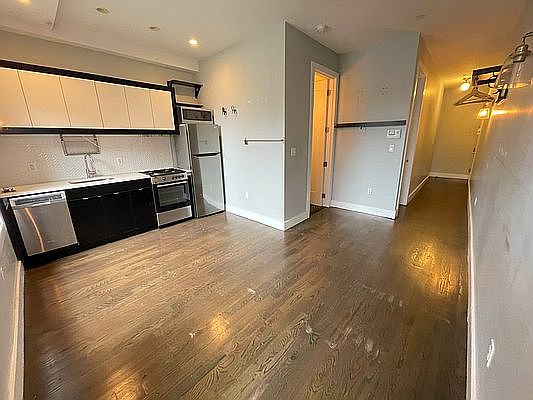 2nd image of 162 Woodruff Ave #Pent2