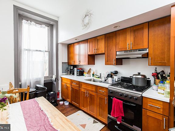 4th image of 2318 E York St #3F