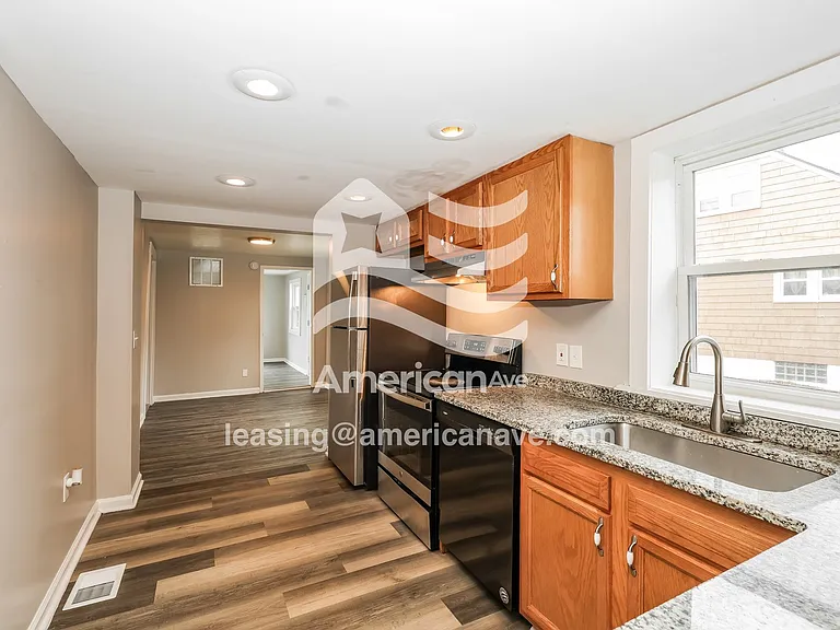 185747_007_kitchen_7.jpg