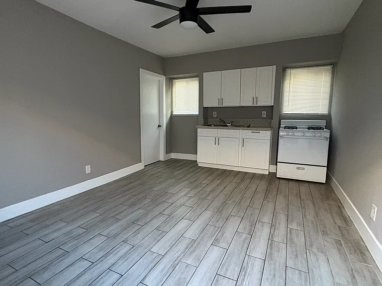 1136 Hoffman Ave #3 — Photo 5