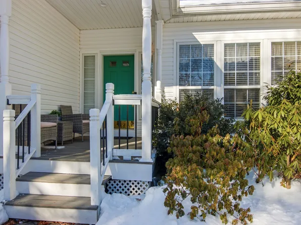 5 Wood Hollow Dr, Westhampton, NY 11977