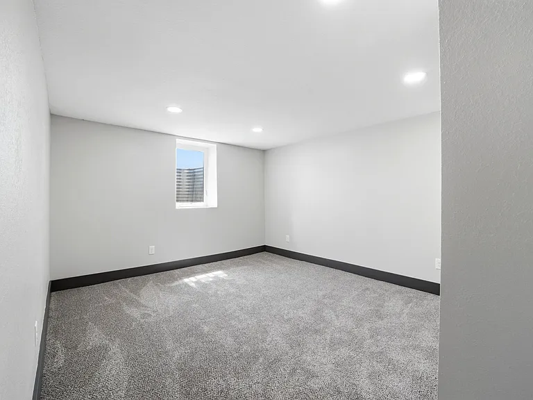 330 Jefferson St — Photo 41