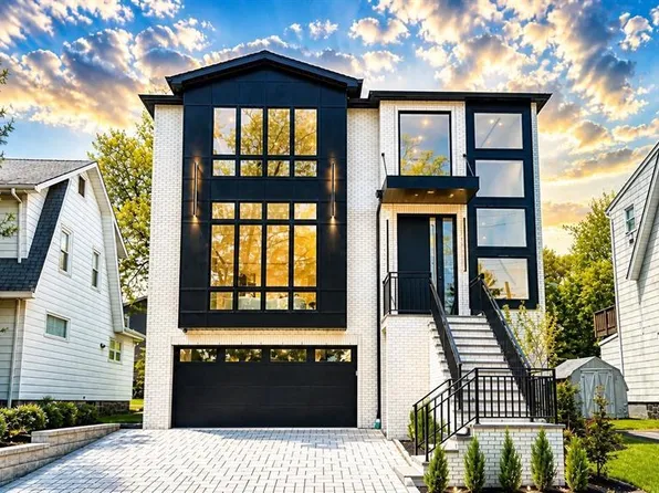 1077 Abbott Blvd, Fort Lee, NJ 07024