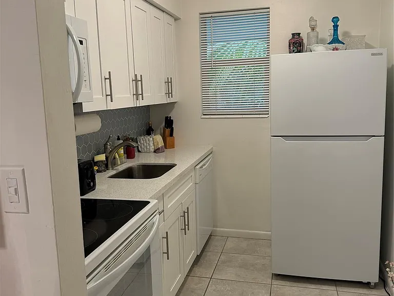 1620 NE 20th Ave #2 — Photo 8