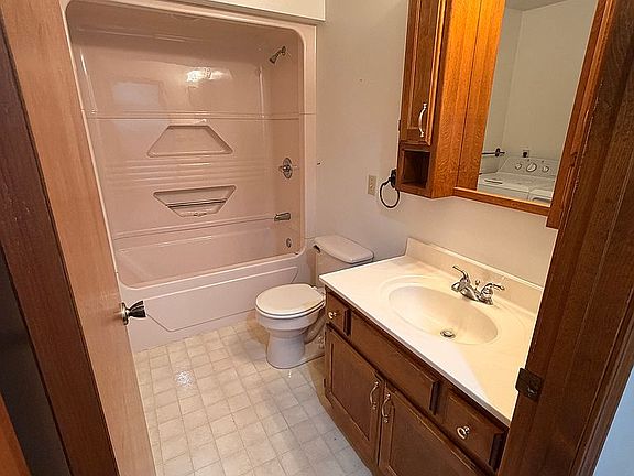 4th image of 409 S Eagle St