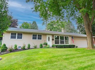 305 Mohawk Trl, Deforest, WI 53532