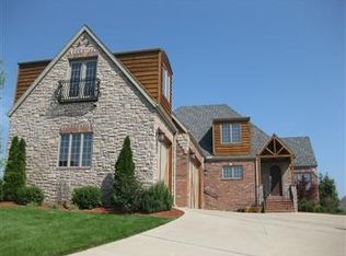 6208 S Riverbend Rd, Springfield, MO 65810