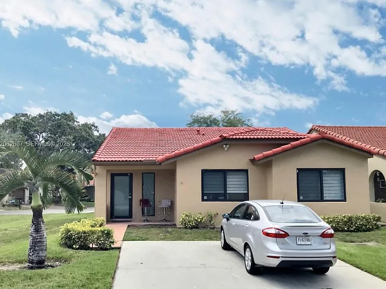 6651 NW 173rd Ln — Photo 1