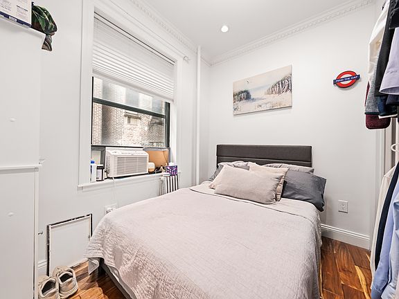 2nd image of 102 Christopher St APT 6f