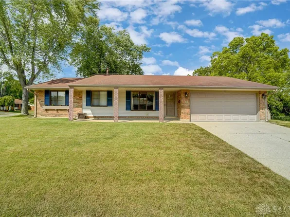 831 Cherry Blossom Dr, Dayton, OH 45449