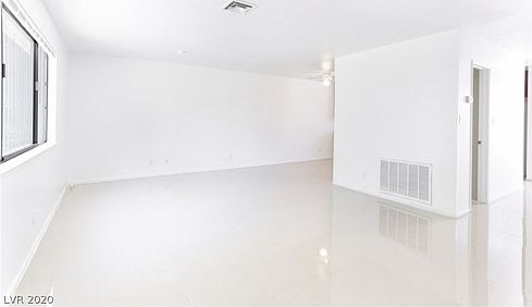3rd image of 661 Greenbriar Townhouse Way #Townhouse