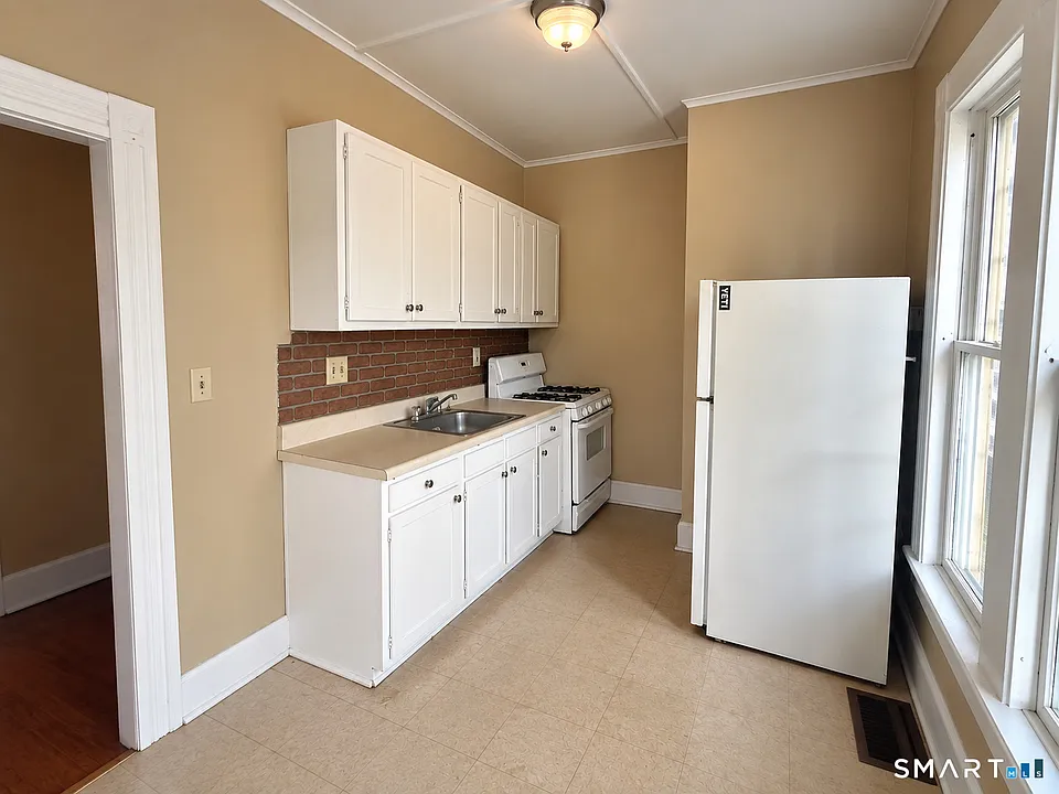 271 S Main St