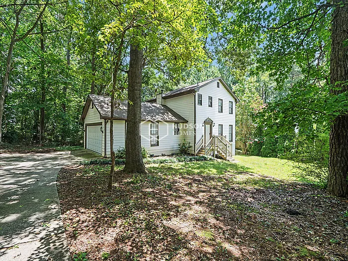 3 bed, 2.5 bath, 1800 sqft, $2,015 — Photo 3