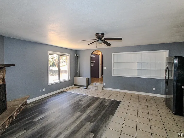541 Spruce Ln — Photo 4