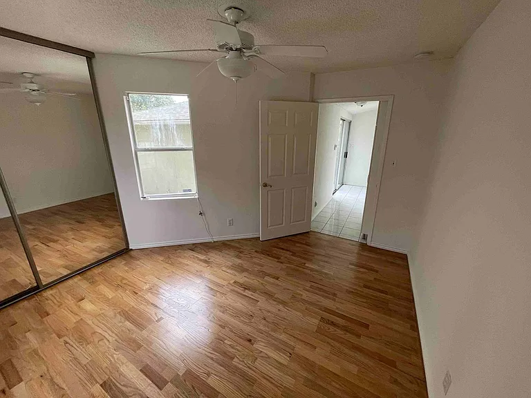 2946 S Beverly Dr — Photo 22