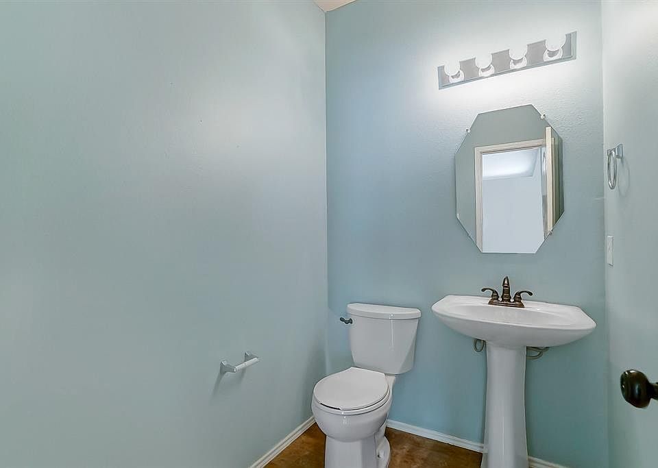 Half bath on level 1
