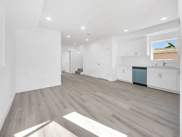 1150 W 38th St — Photo 97