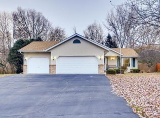 7832 Davidson Ct, Inver Grove Heights, MN 55076