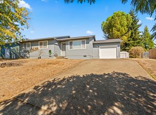 405 Corona Loop Rd, Roseburg, OR 97471