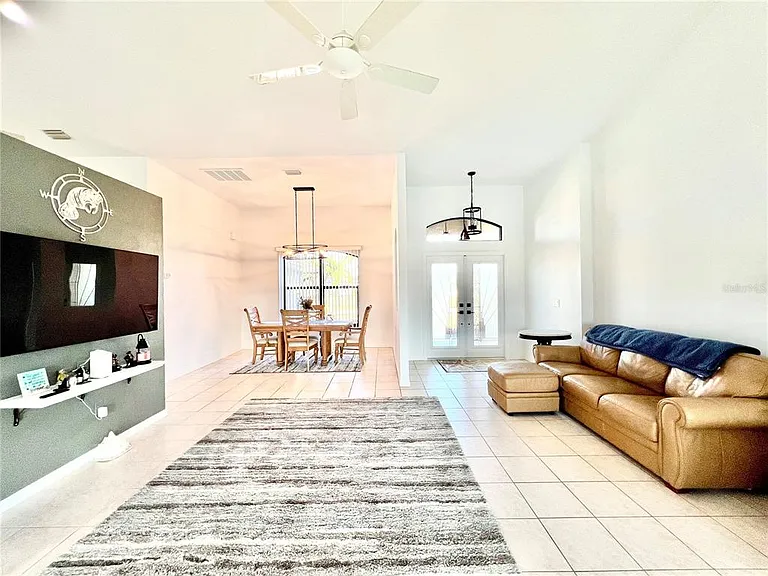 426 NW 37th Pl — Photo 19