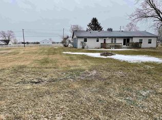 810 S 1st Ave, Forreston, IL 61030