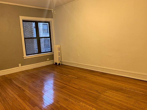 2nd image of 609 W Stratford Pl #2
