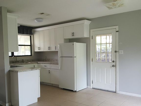 5th image of 913 Artesian Ave