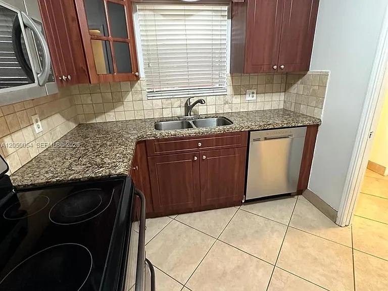 9410 Live Oak Pl #305 — Photo 5