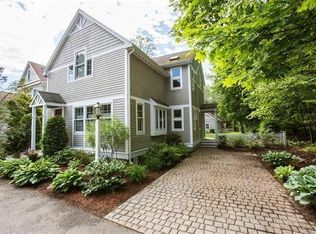 94 Manor Ave, Wellesley, MA 02482