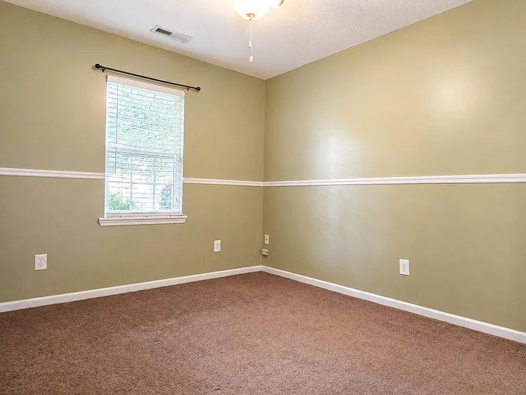 203 Stockton Ct — Photo 16