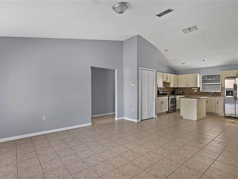 568 Kingfisher Dr — Photo 8