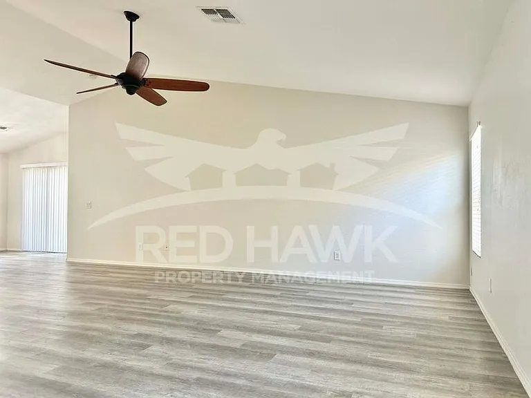 38564 N La Grange Ln — Photo 5