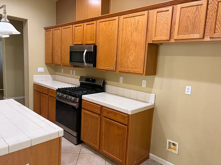 1364 Esplanade Dr — Photo 4