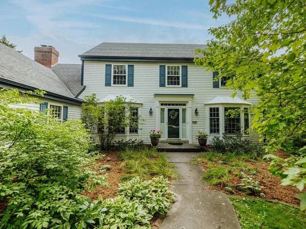 2400 Cedar DRIVE, Brookfield, WI 53045