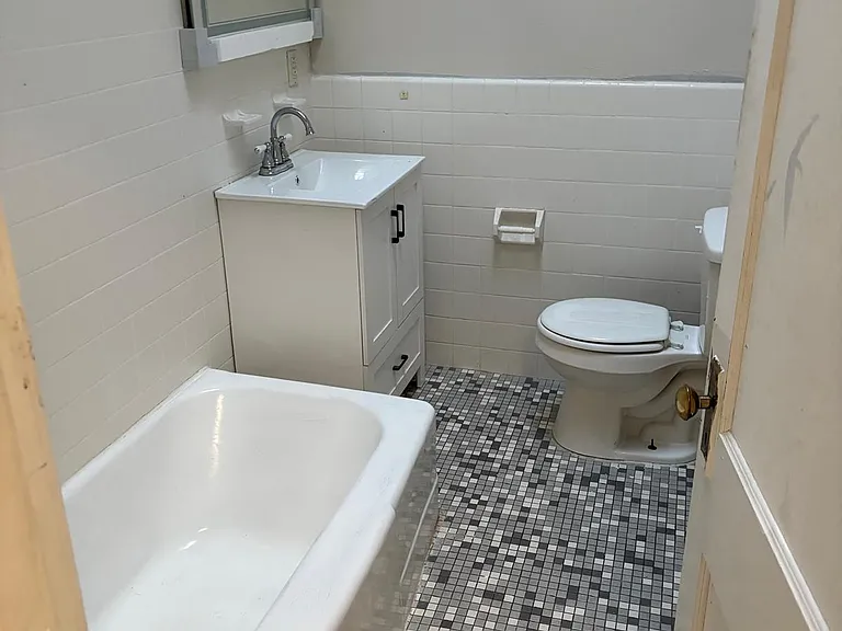 5813 Hadfield St — Photo 7