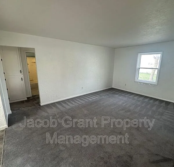 4590 N 15 E — Photo 3