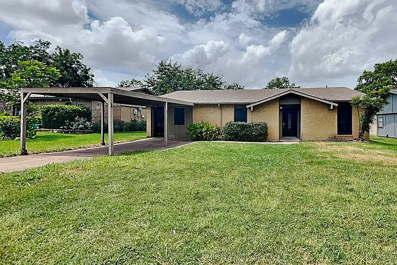 1913 Briarwood Dr
