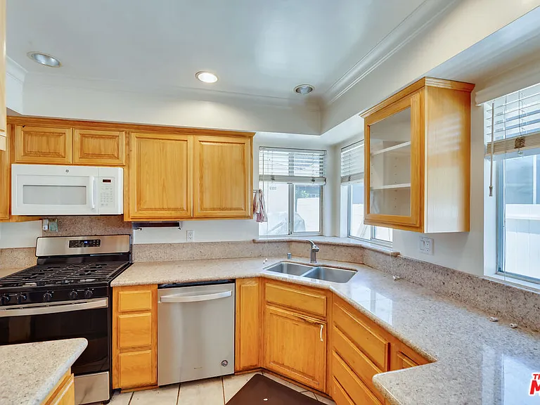 6335 W 85th Pl — Photo 6