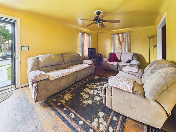 3rd image of 251 Castlewood Ave