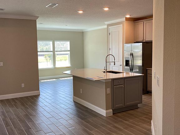 3rd image of 4170 Clifden Dr
