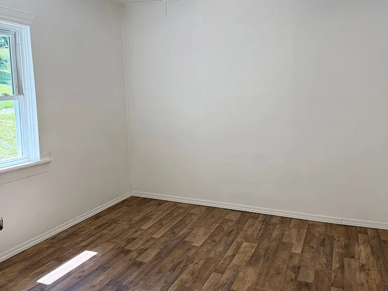 820 Emma Rd — Photo 11