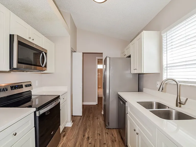 10412 Glassborough Dr — Photo 7
